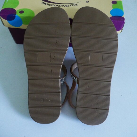 NIB tan strappy sandals with crystal encrusted straps girls size 3 - Picture 7 of 7